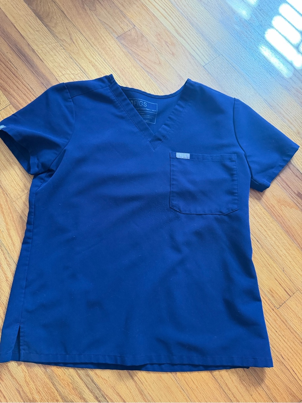 Figs Men’s Navy V-Neck Scrub Top with Chest Pocket
